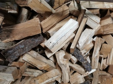 Frisches Fichten-Brennholz lose als Schüttung ca. 33 cm Scheitlänge